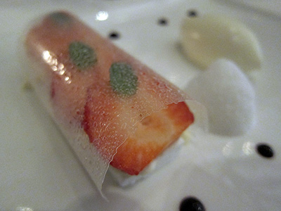 ベネッセハウス テラスレストラン （Benesse House Terrace Restaurant） 豊島の苺とキモーヴのサンド